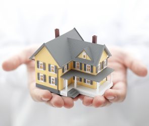 home in hand Real Estate Canada